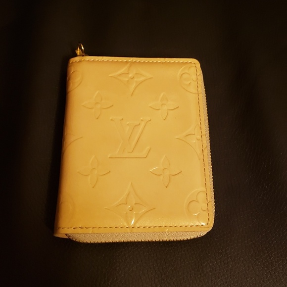 Louis Vuitton Gucci Cartier & more - Picture 2 of 8